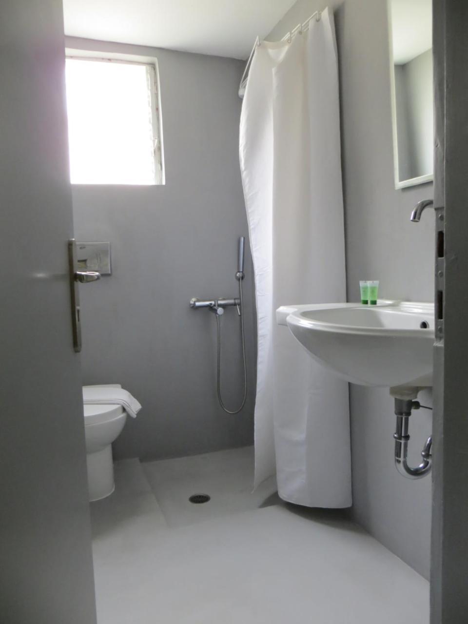 Leonidaion Guesthouse Olympie Extérieur photo A wet room